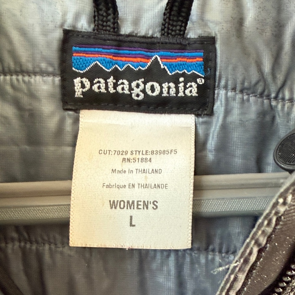 Women’s Patagonia Black Insulated Jacket - Picture 2 of 6